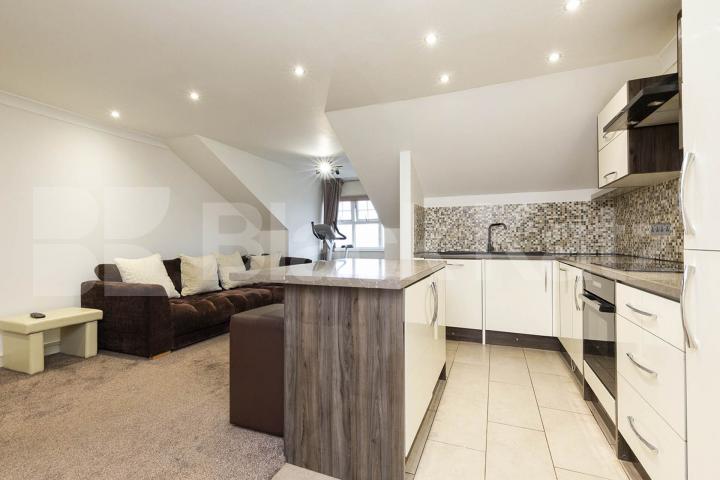 Located within a well kept purpose built building and close to amenities  Osier Crescent, Muswell Hill